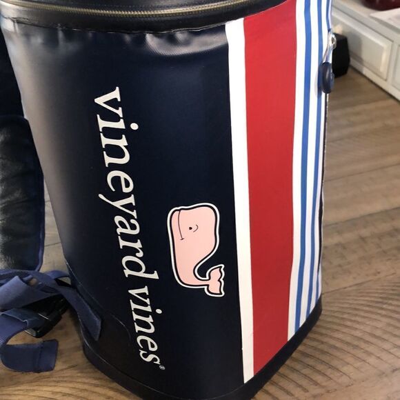 Vineyard Vines 🐳 10 can Cooler Padded Adj. Shoulder Strap beach 🏖 it stay cool - Picture 14 of 17